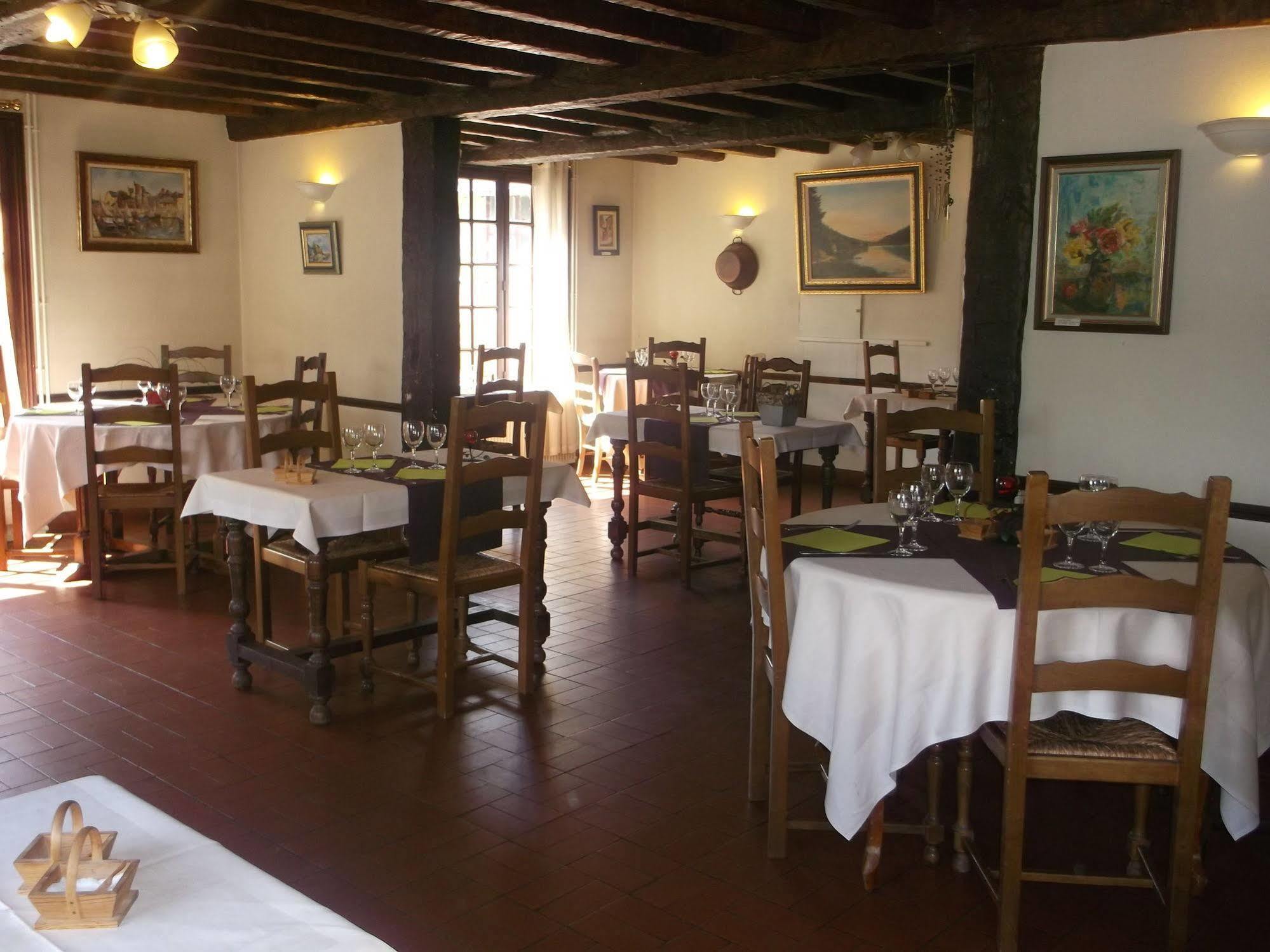 Logis Hotel Restaurant Auberge Saint Martin Surville  Exterior photo